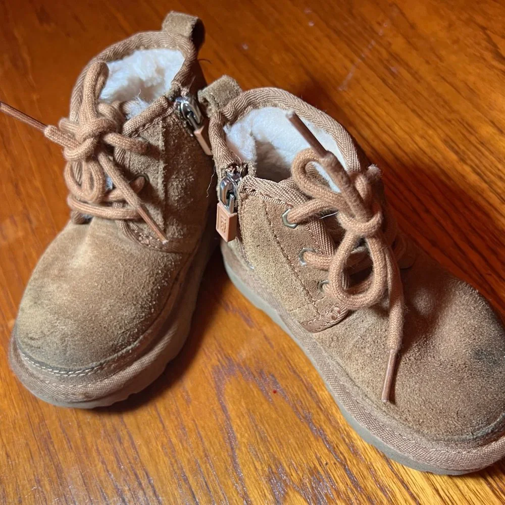 Kids UGG boots size 8 neumel style